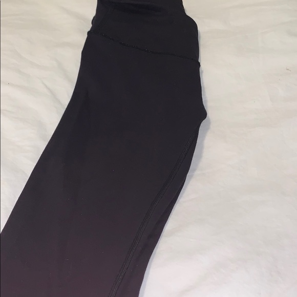Black lululemon LOW RISE wunder under leggings - Picture 6 of 8